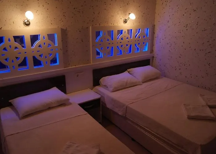 Dolphin Yunus מלון 3*