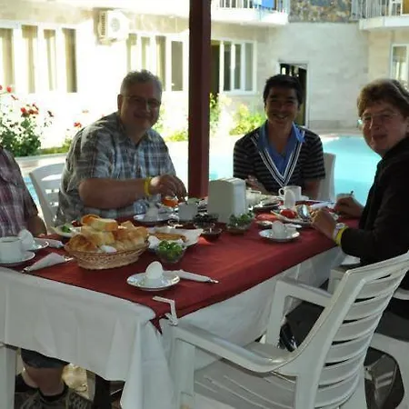 Dolphin Yunus Hotel