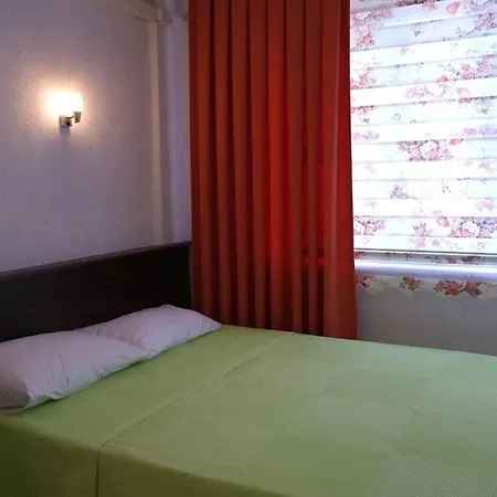 Dolphin Yunus Hotel