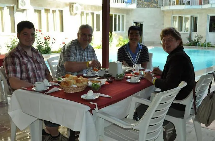 Dolphin Yunus 酒店